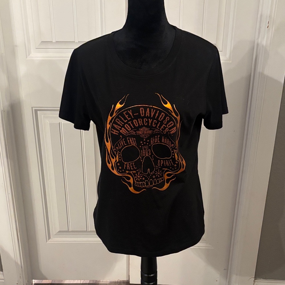 Harley-Davidson Black Tee with Orange Skull Graphic